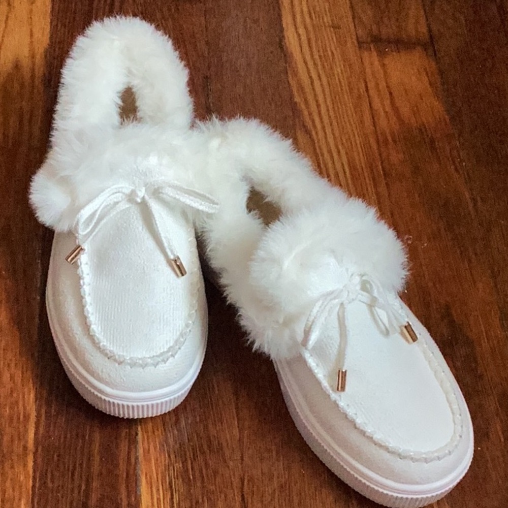 Cozy White womens Shoes
